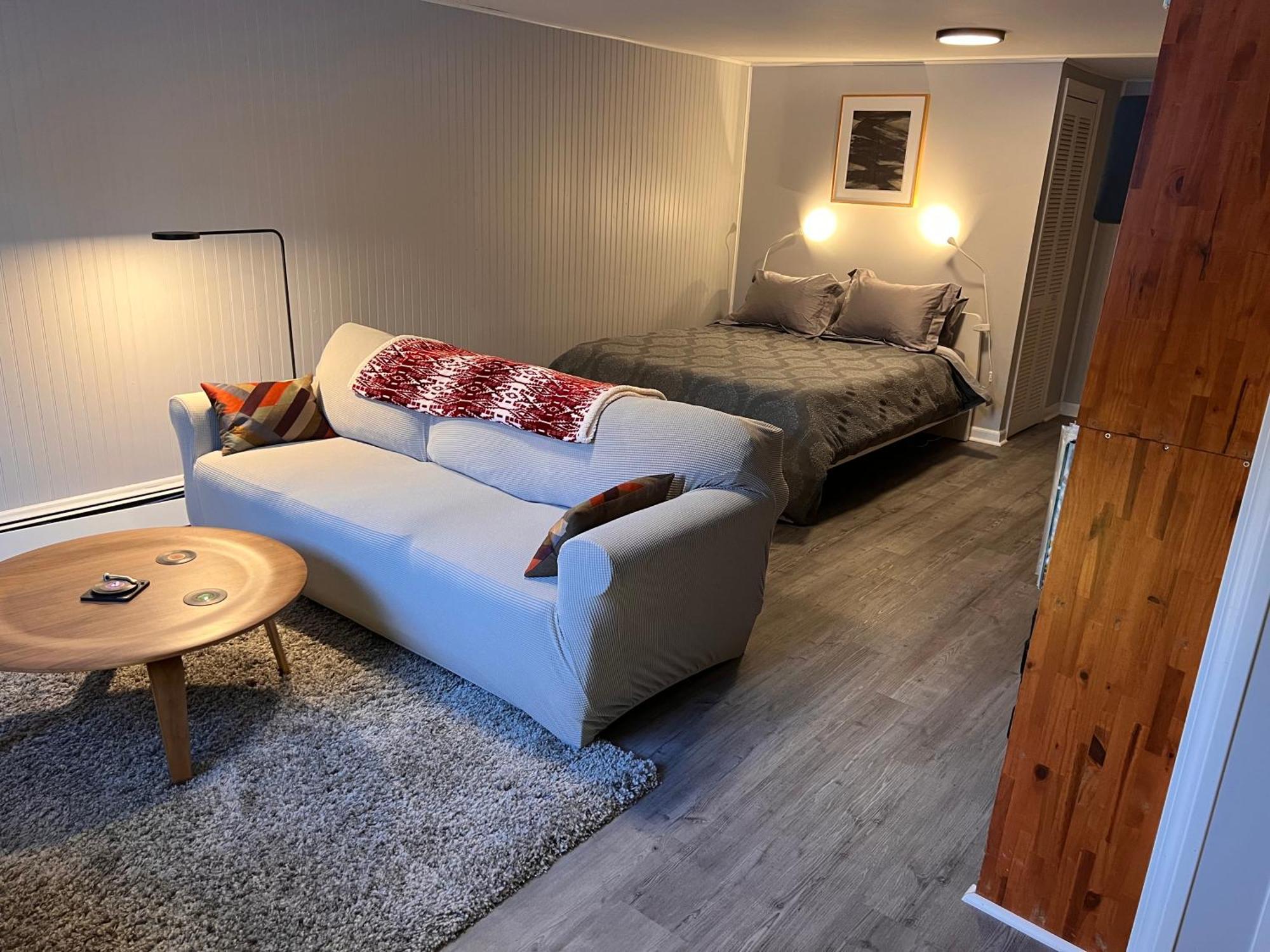 Apartment Mid-century Djs Dream Near Rhinebeck