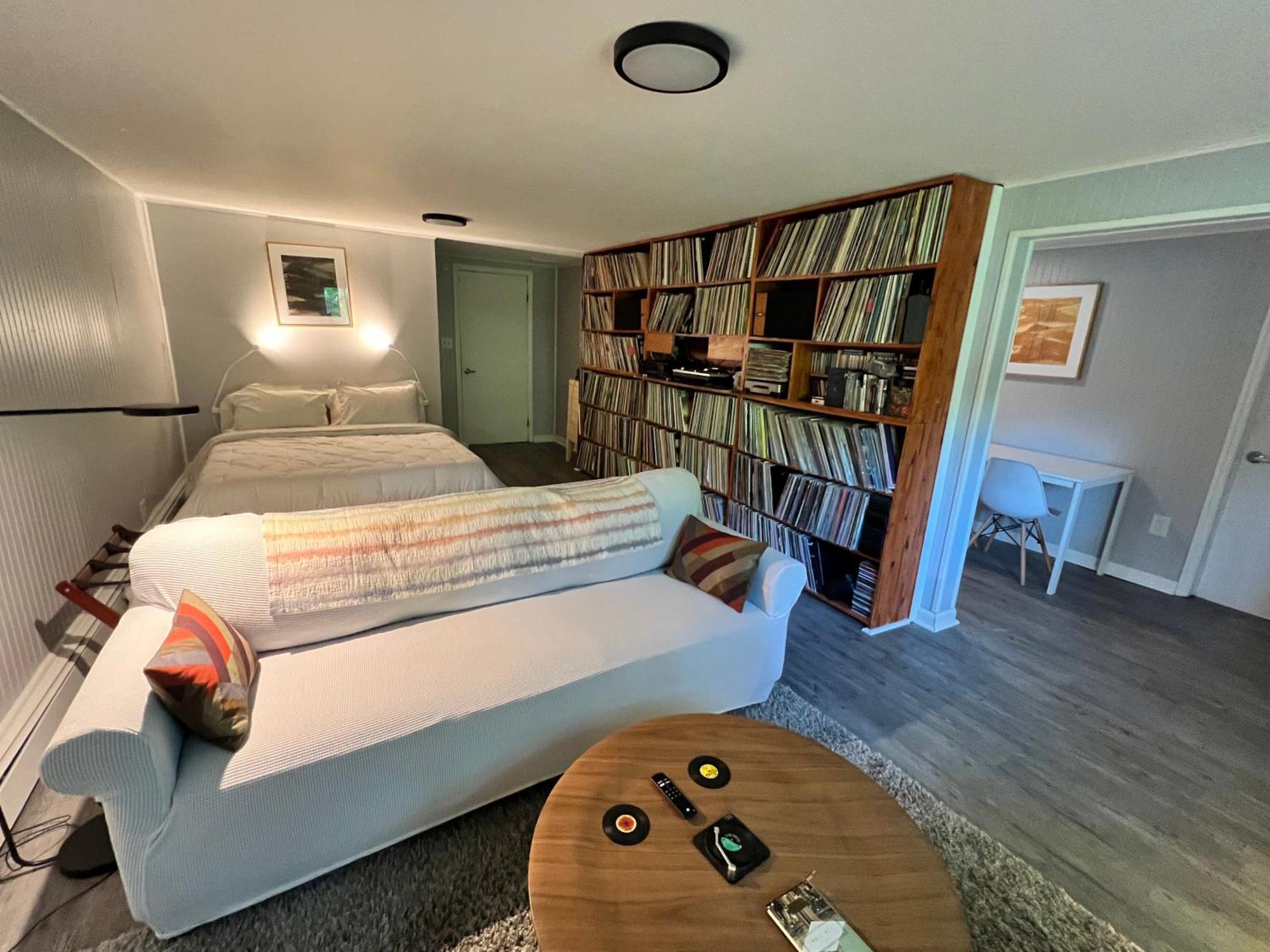 Mid-century Djs Dream Near Rhinebeck